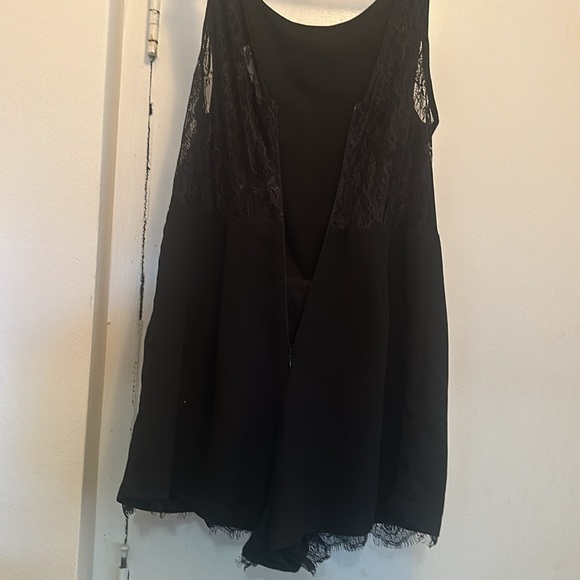 Fancy Lace Zip Romper - Picture 4 of 8